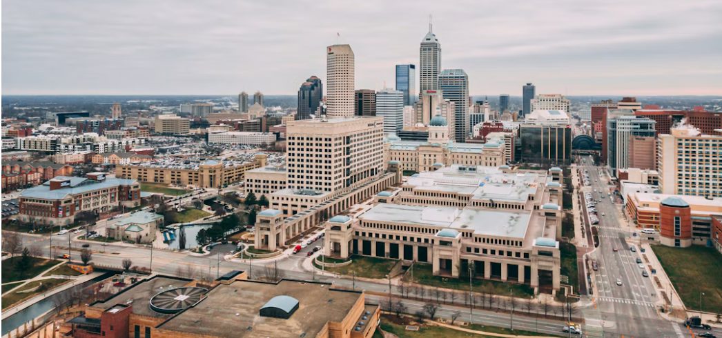 Indianapolis, Indiana downtown skyline near Pulltail trailer rental location
